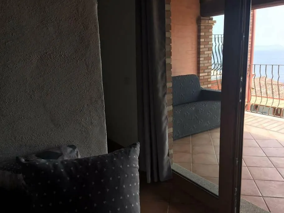 Appartamento INCANTEVOLE TERRAZZA SUL MARE wifi e piscina Nebida