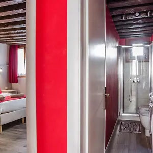 Rosso Appartamento Venezia